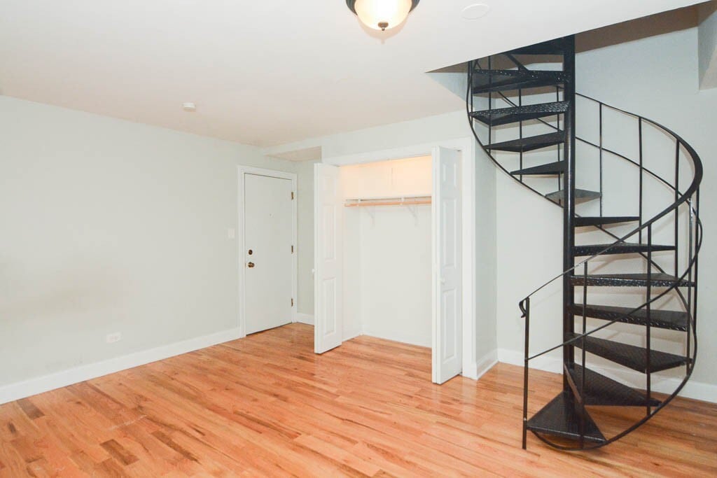 Building Photo - 826 W Cornelia Ave