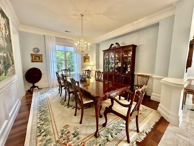 Building Photo - Spacious Beautifully Appointed Two Bedroom...