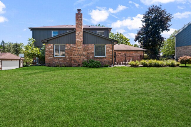 Building Photo - 38636 Rutgers Dr