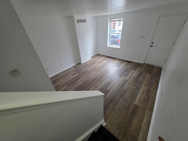 Building Photo - 2208 Lamotte St