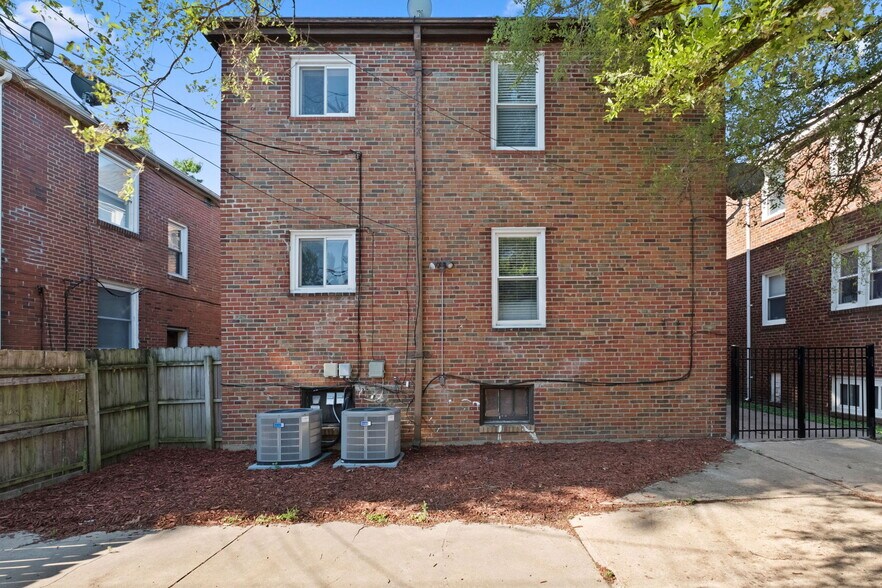 Building Photo - 7055 Dartmouth Ave