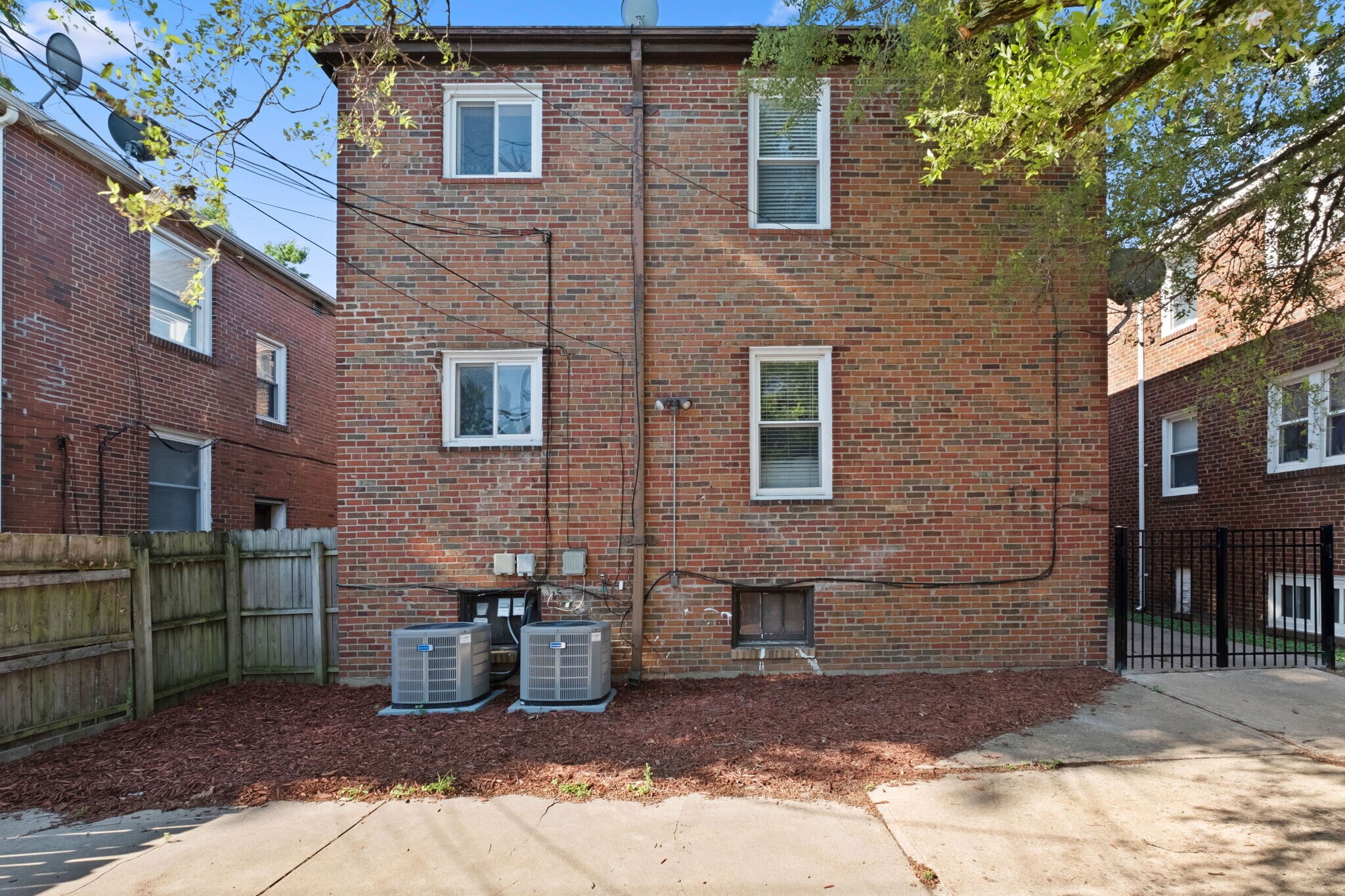 Building Photo - 7055 Dartmouth Ave