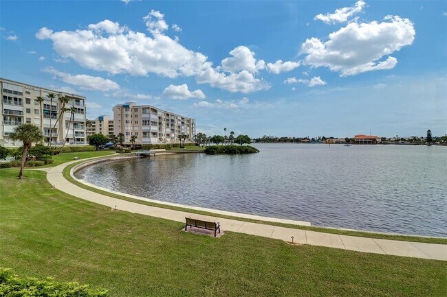 Building Photo - 7912 Sailboat Key Blvd S