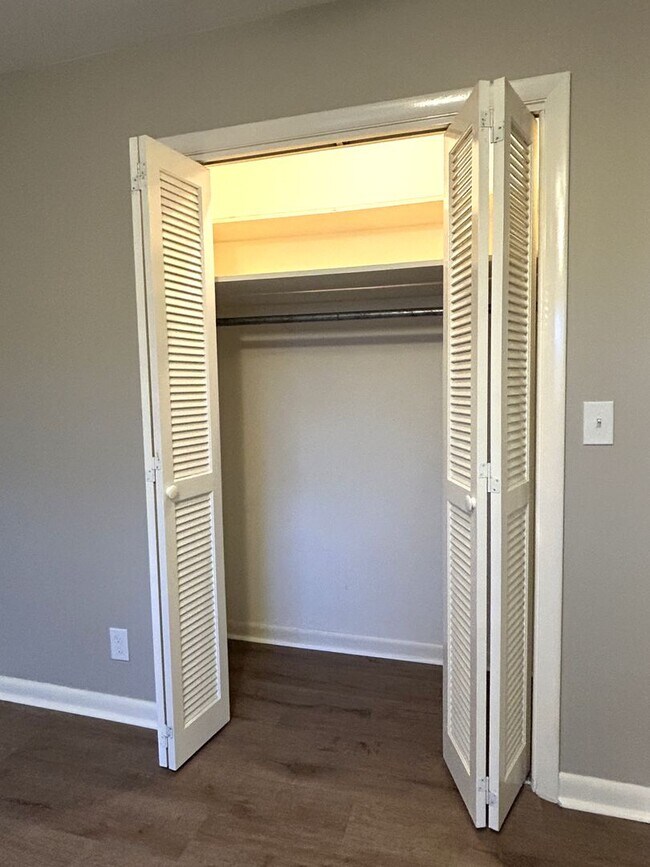 Building Photo - Spacious Brick Ranch Nestled Away — Close to Town!