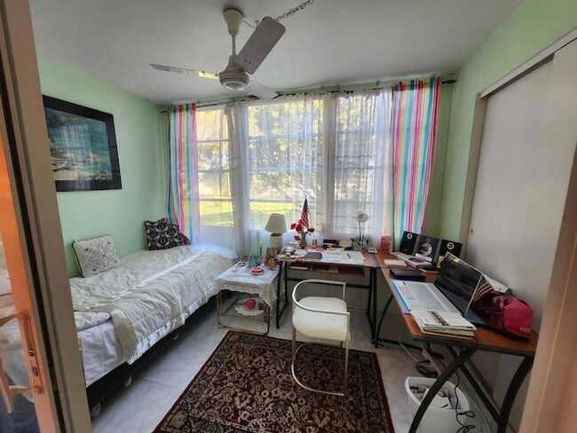 Building Photo - 2400 NE 1st Ln