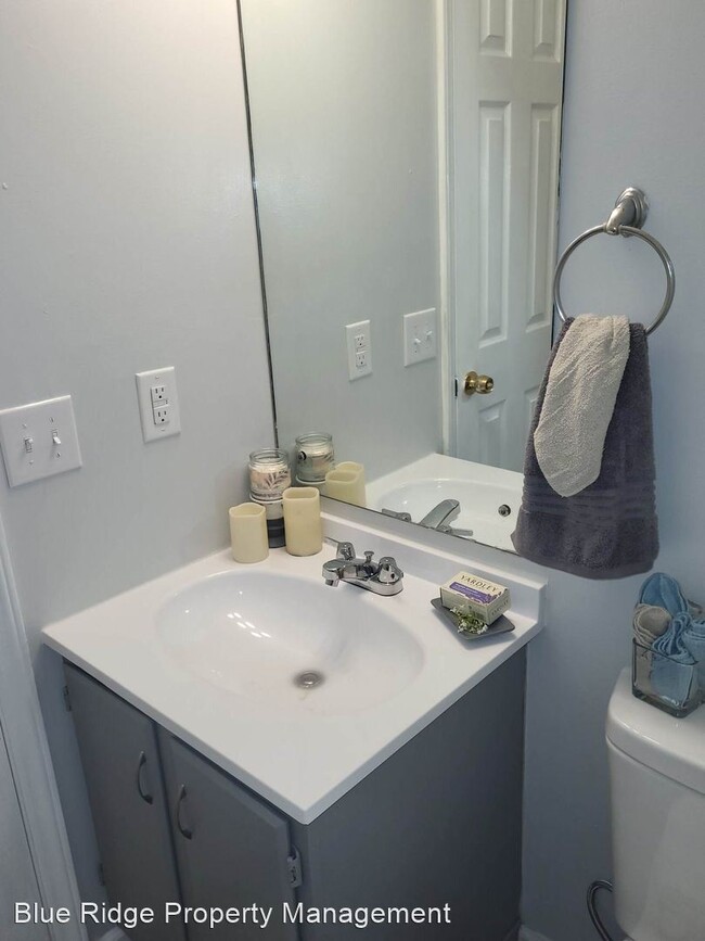Building Photo - 2 br, 1.5 bath House - 104 Autumn Creek Lane