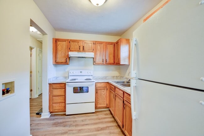 Building Photo - 3 Bedroom 1 Bathroom