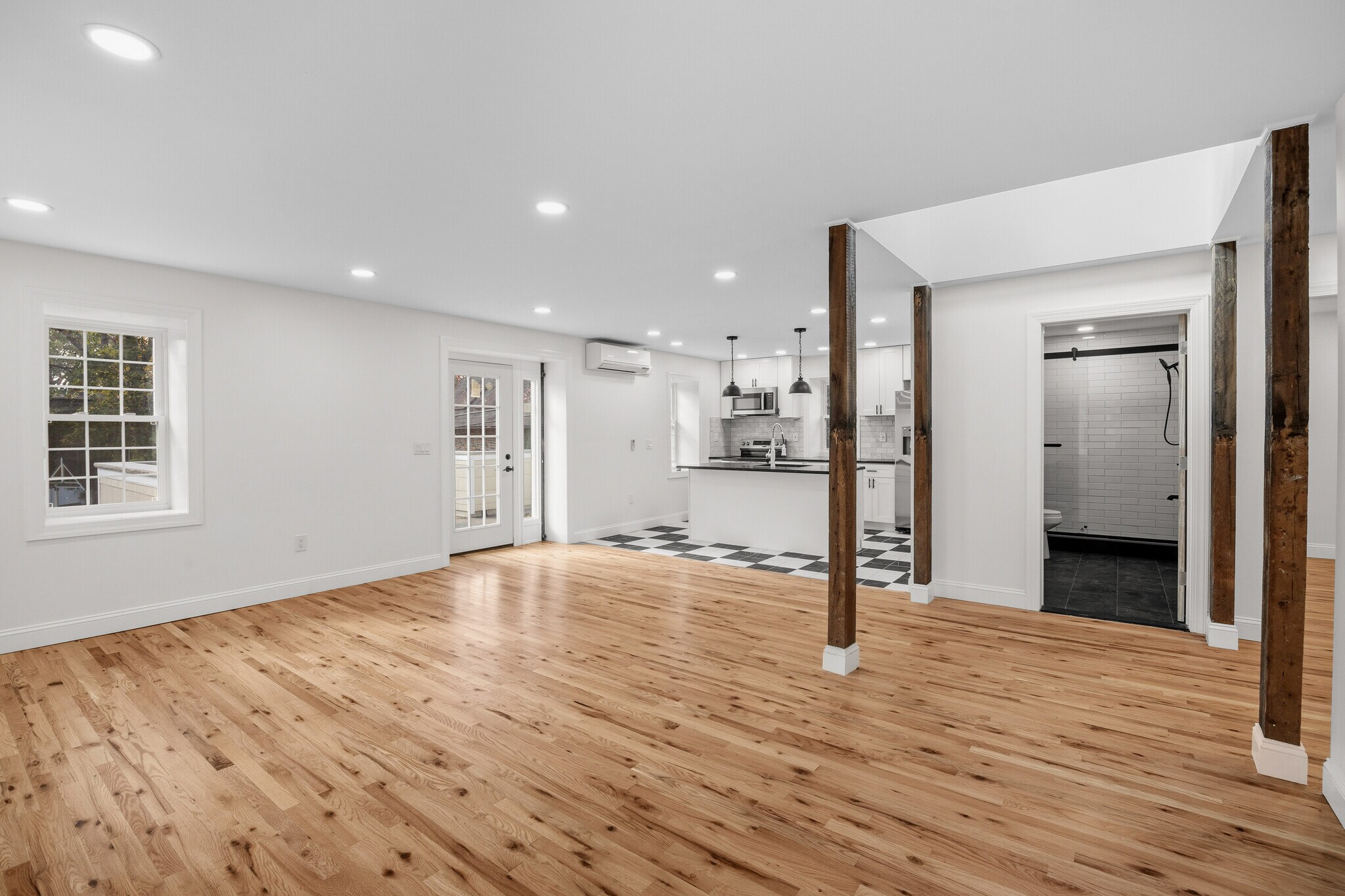 Building Photo - 131 W Walnut Ln