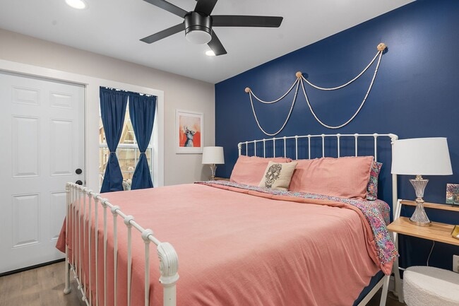 Building Photo - Bright & Immaculate 2 Bed · 3 Bath