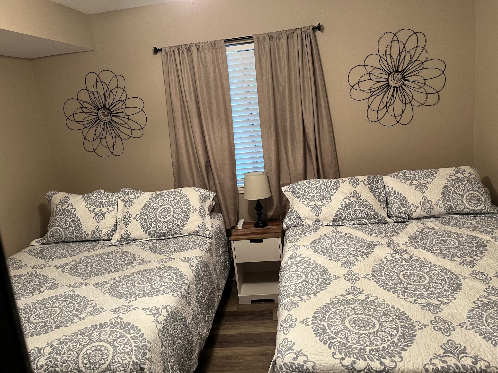 2nd Bedroom - 2 queen beds - 1481 Ledges Dr