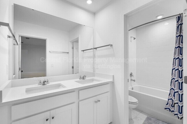 Building Photo - 13053 Pergola Ave