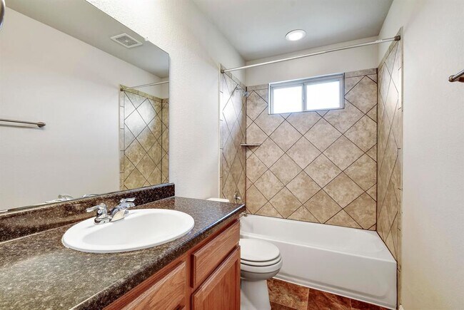 Building Photo - 741 Twisted Oaks Ln