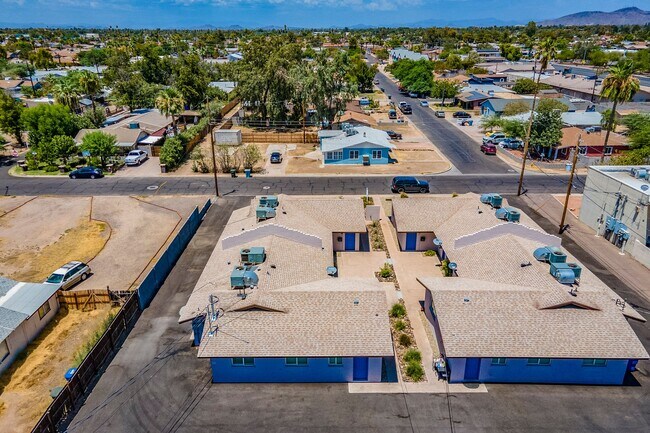 Building Photo - Fully remodeled Casita style apartment hom...