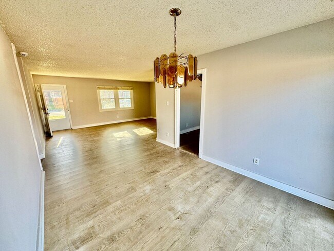 Building Photo - 77 Executive Ln