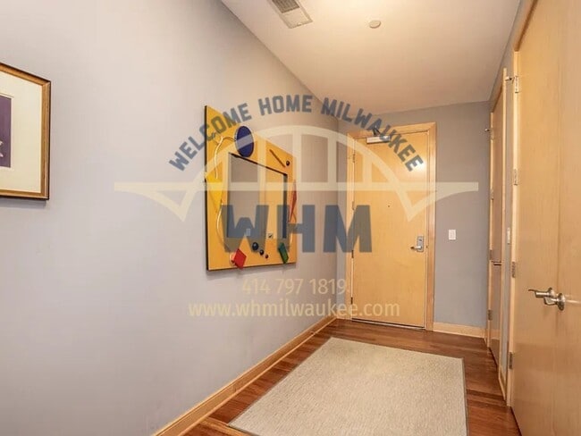 Building Photo - 239 E Chicago St