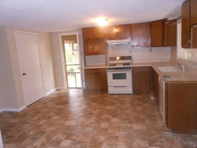 Building Photo - AVAILABLE NOW!!!! Large Lot and Northland ...
