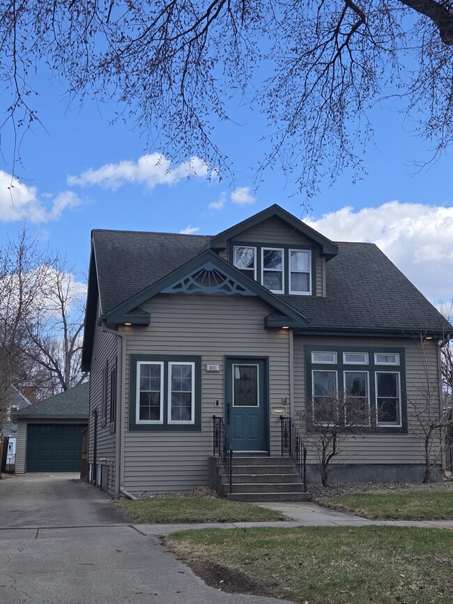 Building Photo - 1011 Cottonwood St