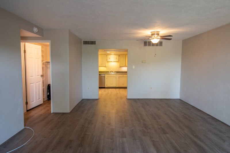 Building Photo - 4XXX Forest Ln