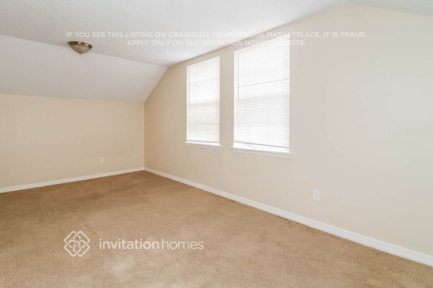 Building Photo - 9857 Red Clover Ave