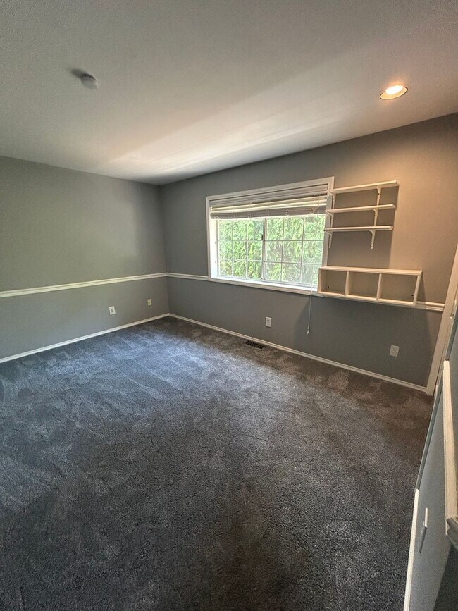 Building Photo - For Rent – Stunning 4-Bedroom NW Contempor...