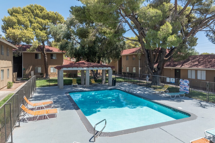 Second Pool - Hesperian Falls Apartments
