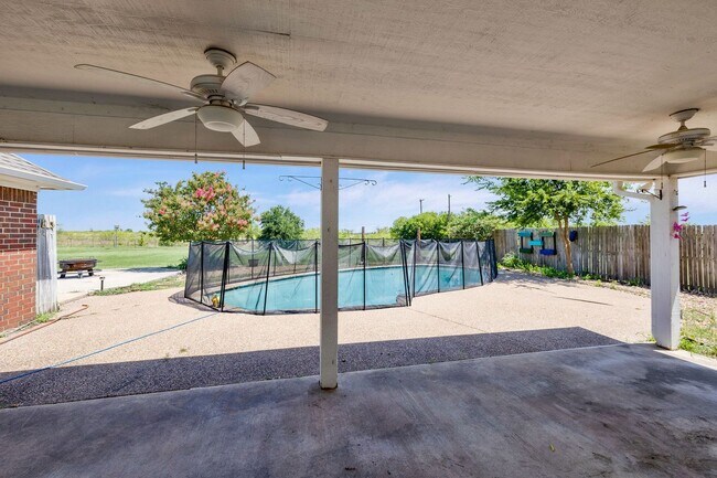 Building Photo - Updated Home with Pool & Shop on 1 acre lot