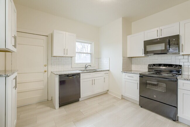 Building Photo - 6931 N 24th St