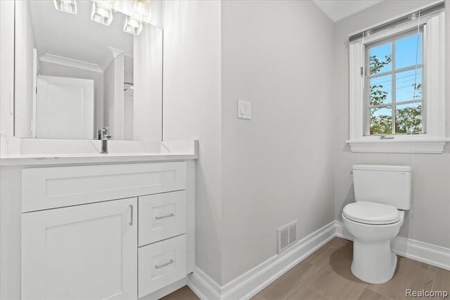 Building Photo - 1897 Norfolk St