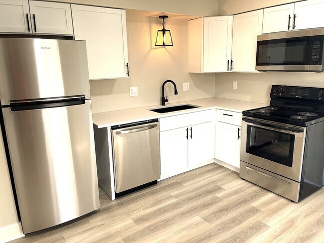 Building Photo - 2100 SW 9 St