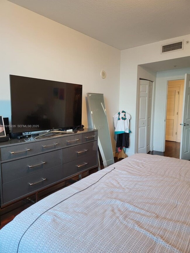 Building Photo - 140 S Dixie Hwy