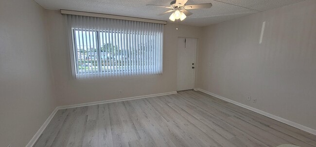 Building Photo - 300 Village Green Cir S