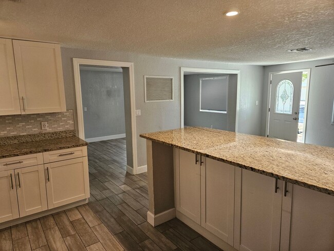 Building Photo - Stunning Jungle Terrace Oasis: Renovated 4...