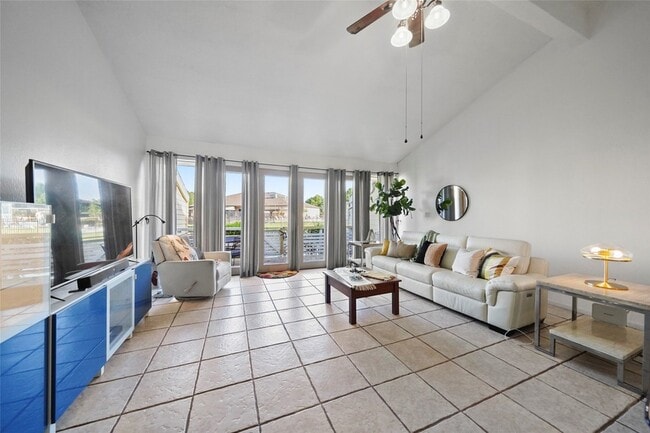 Building Photo - 3 April Point Dr S