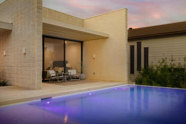 Building Photo - 5205 Scenic View Dr