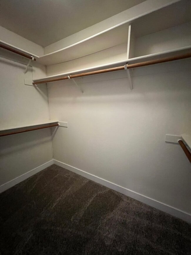 Building Photo - COMPLETELY REMODELED 3 BEDROOM HOUSE IN W. ROSEVILLE!!