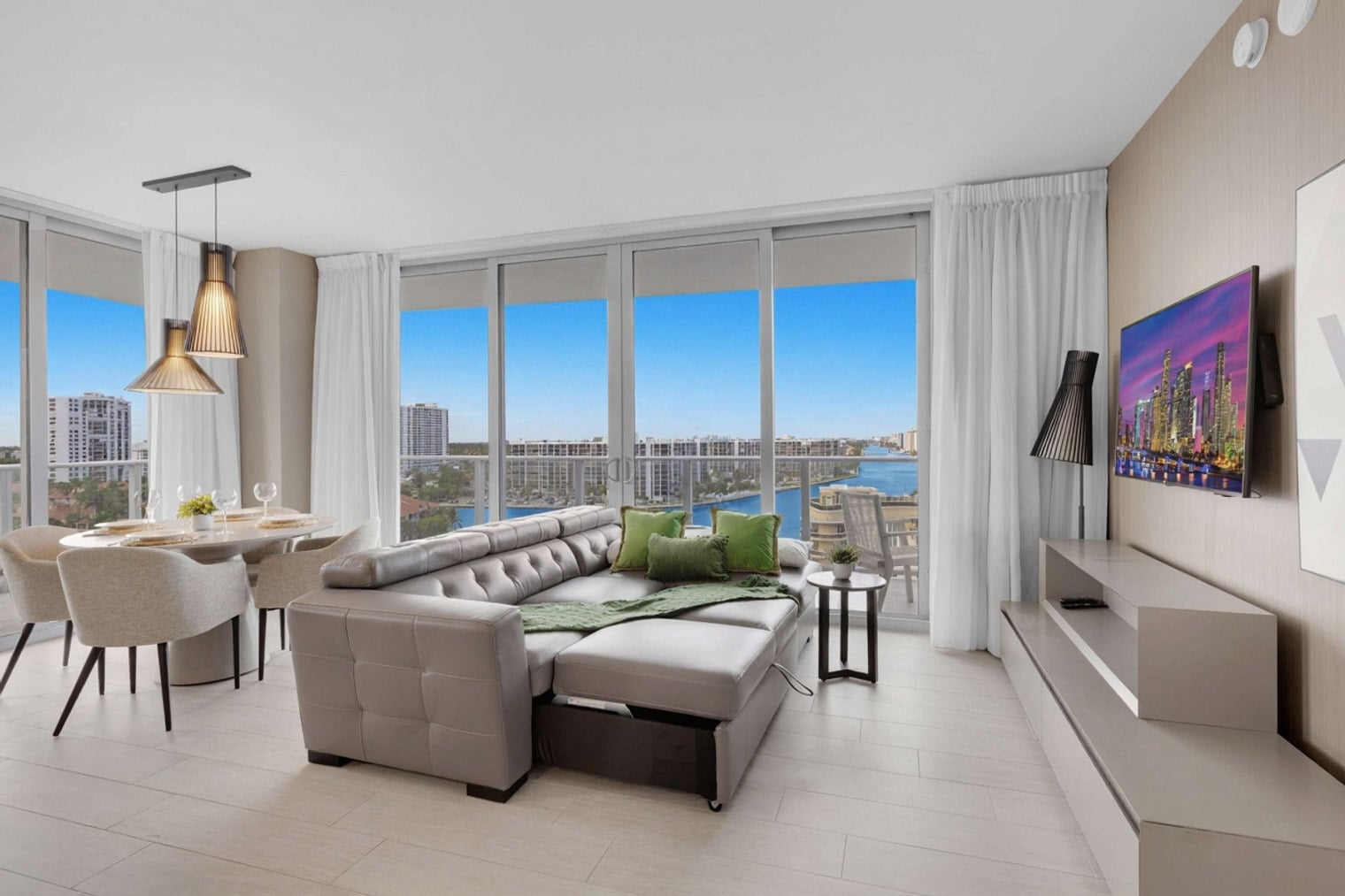 Building Photo - 4010 S Ocean Dr