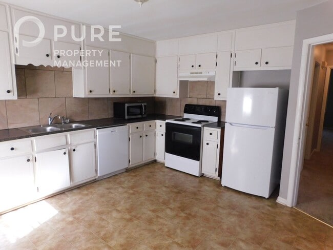 Building Photo - 117 22nd Ave NW