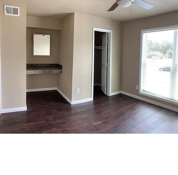 Building Photo - 7065 Bellfort Ave