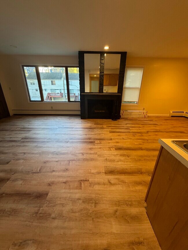 Building Photo - 28 Hermitage Ln