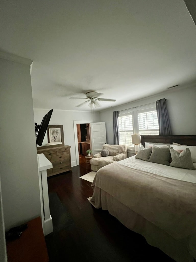 Primary bedroom - 1630 S Tryon St