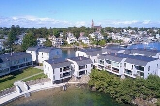 Building Photo - 2 Brackett Pl