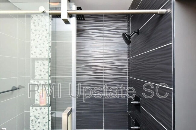 Building Photo - 105 McMakin Dr