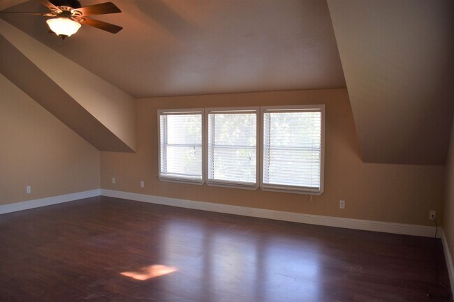 Building Photo - 9456 Cedarview Way