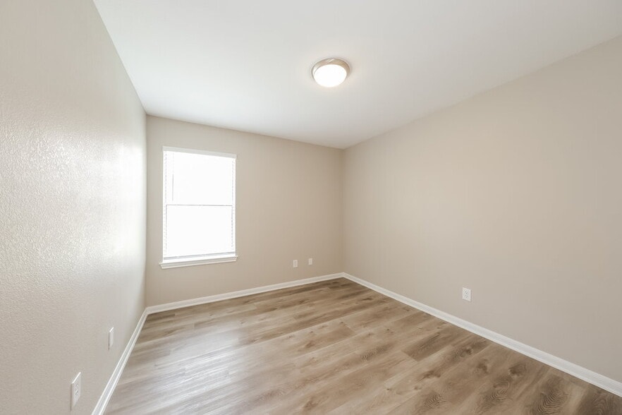 Building Photo - 200 N Crossing Trail