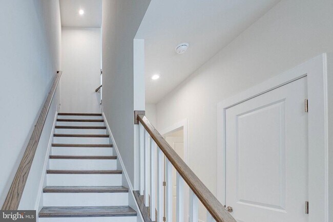 Building Photo - 1576 Meadowlark Glen Rd