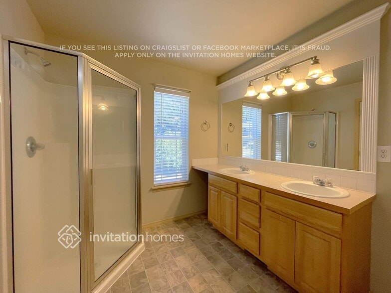 Building Photo - 15219 24th Ave E