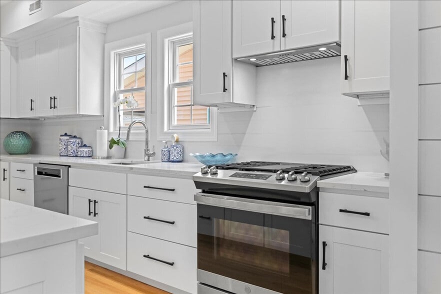 Building Photo - 212 Central Ave