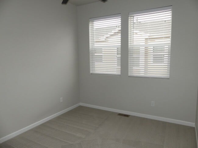 Building Photo - 3 Bedrooms! Close to the Mountains! 2 Car ...