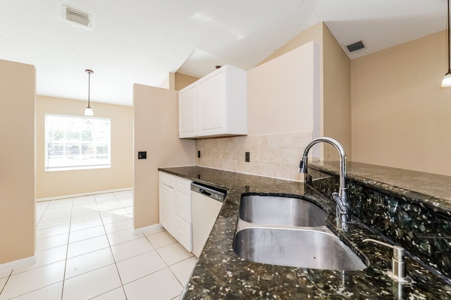 Building Photo - 5141 Willow Pond Rd W