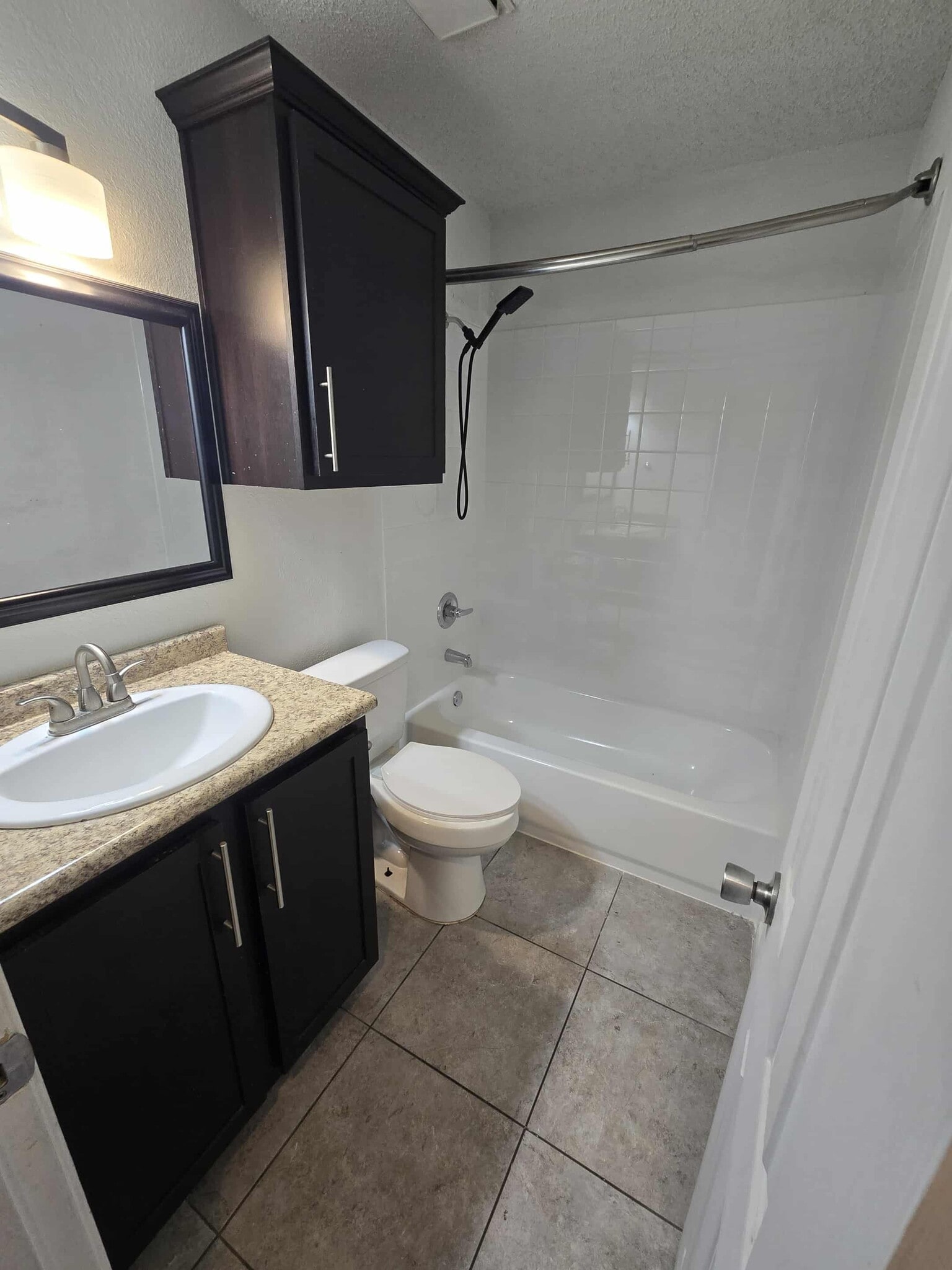 Building Photo - 3213 Honeysuckle Dr